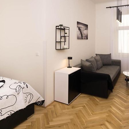 Black & White Apartment Prague By Wenceslas Square And Muzeum Экстерьер фото