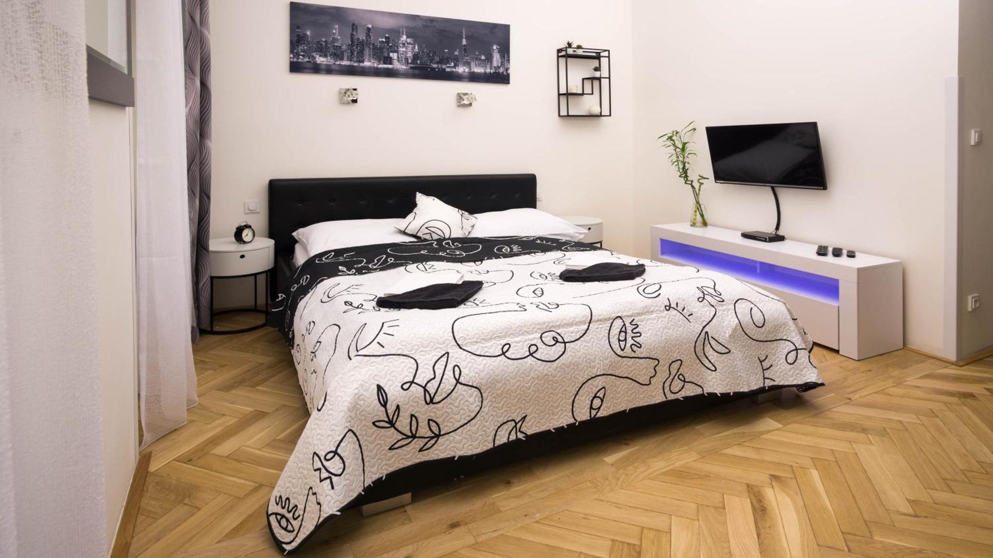 Black & White Apartment Prague By Wenceslas Square And Muzeum Номер фото
