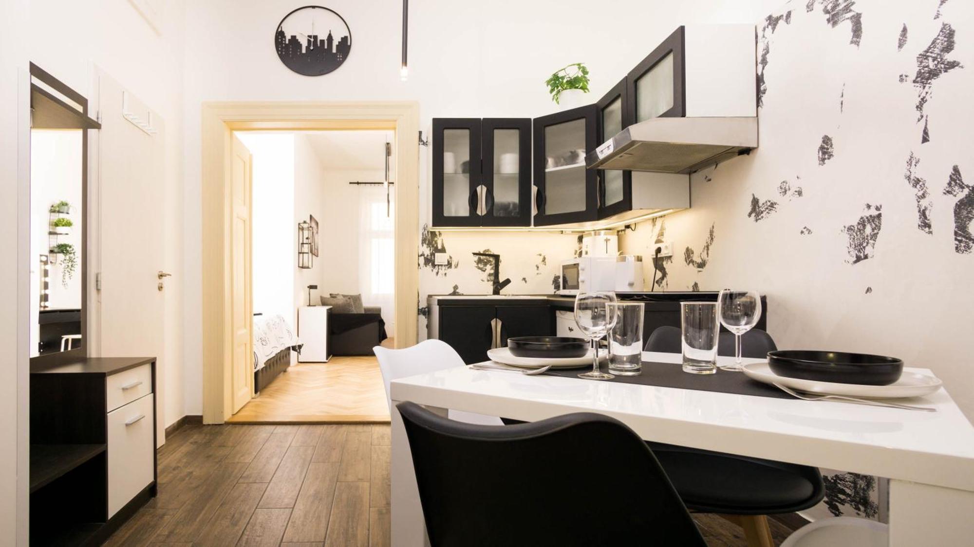 Black & White Apartment Prague By Wenceslas Square And Muzeum Номер фото