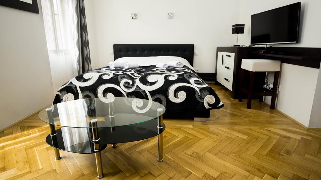 Black & White Apartment Prague By Wenceslas Square And Muzeum Экстерьер фото